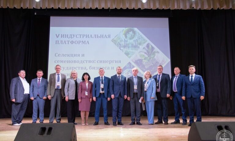 1 июля 2025 года Ольга Чарыкова, заместитель руководителя по научной работе НИИЭОАПК ЦЧ – филиала ФГБНУ «Воронежский ФАНЦ им. В.В. Докучаева», доктор экономических наук, профессор и директор Центра доктор с.-х. наук Владимир Чайкин приняли участие в V Индустриальной платформе «Инновационные решения в растениеводстве (селекция, генетика и семеноводство). Синергия государства, бизнеса и науки как фактор стабильности продовольственного рынка России». Мероприятие было проведено на базе ФГБОУ ВО Воронежский ГАУ. В качестве организаторов выступили Региональный центр компетенций в сфере производительности труда Воронежской области и Воронежский государственный аграрный университет имени императора Петра I при поддержке Правительства Воронежской области.