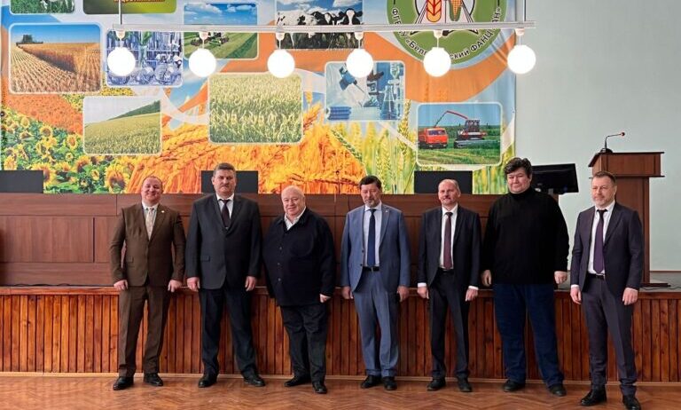 7 февраля 2025 года в ФГБНУ «Белгородский федеральный аграрный научный центр Российской академии наук» состоялось торжественное заседание Ученого совета, посвященное дню науки и 50-летию образования научного учреждения. Заседание Ученого Совета открыл директор, академик РАН Тютюнов Сергей Иванович.